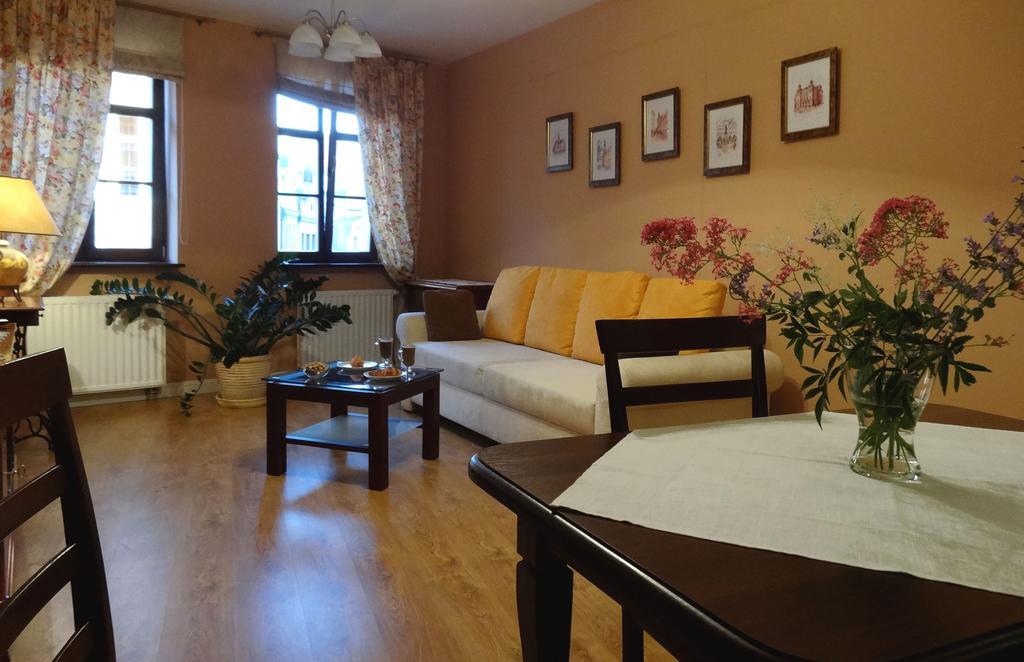 Apartamenty Centrum Villa Perla Jelenia Gora Bilik gambar